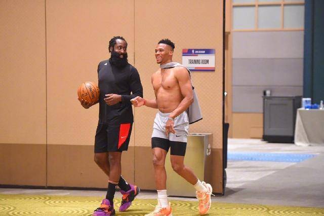 与边锋错位 与边锋错位